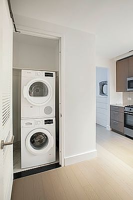 5th image of 86 Fleet Pl APT 6D
