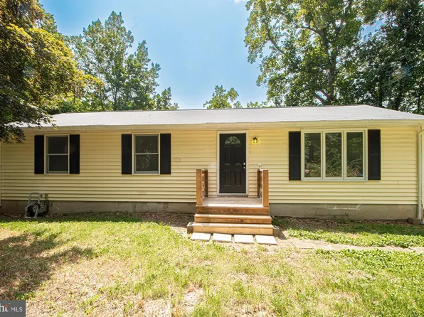 302 Summit Point Dr, Front Royal, VA 22630