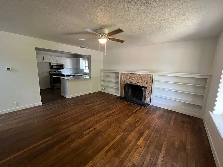 361 College Dr — Photo 8