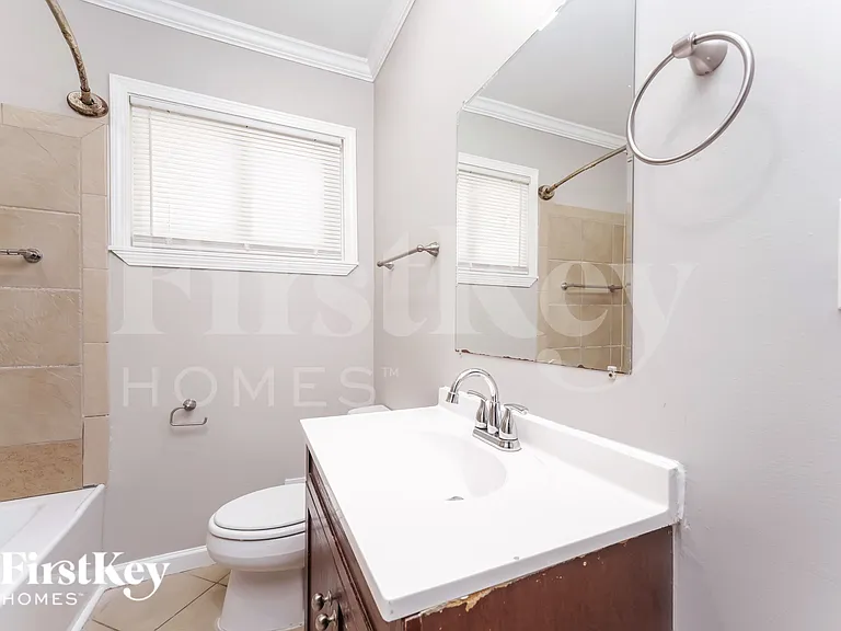 3393 Woods Dr — Photo 16