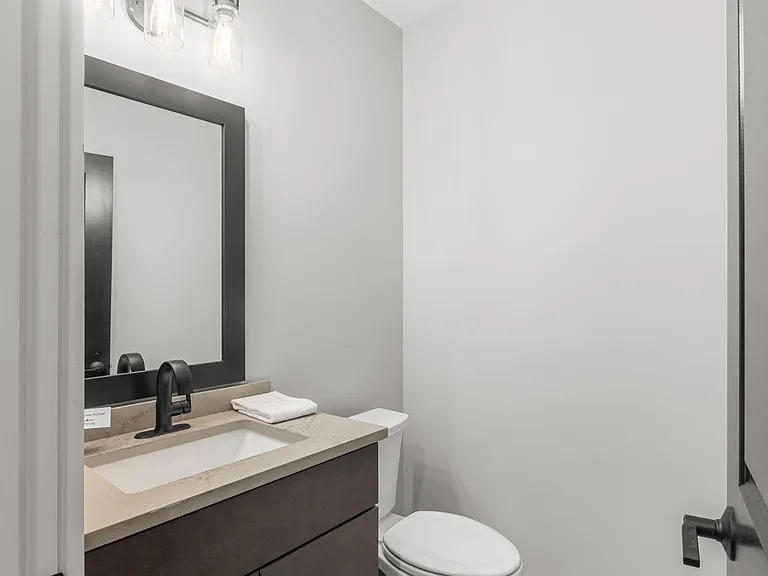 1247 Perry St — Photo 32