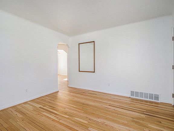3rd image of 2081 McKinley Ave
