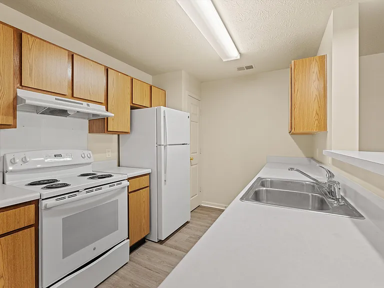 Autumn Woods Apartments — Photo 49