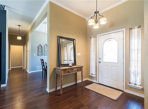 3rd image of 1309 Squires Ln