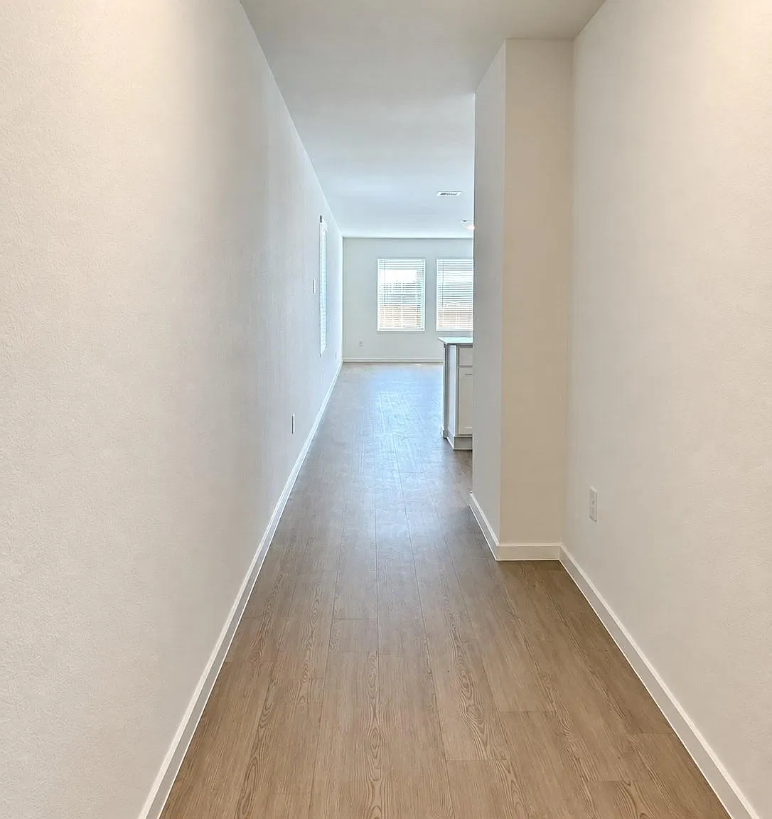 3 bed, 2.0 bath, 1451 sqft, $2,300 — Photo 3