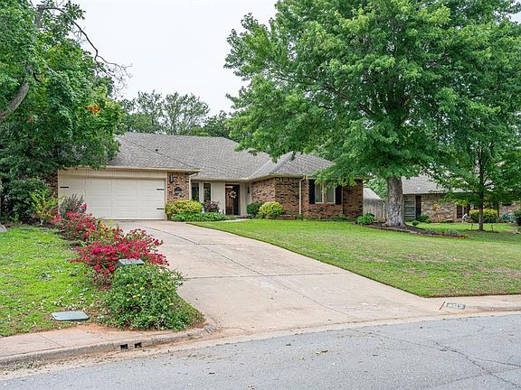 2nd image of 809 Sandhurst Dr