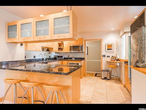 5th image of 3817 S Villa Dr