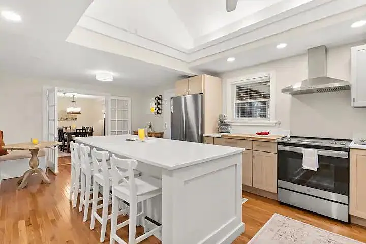 29 Versailles Ave — Photo 10
