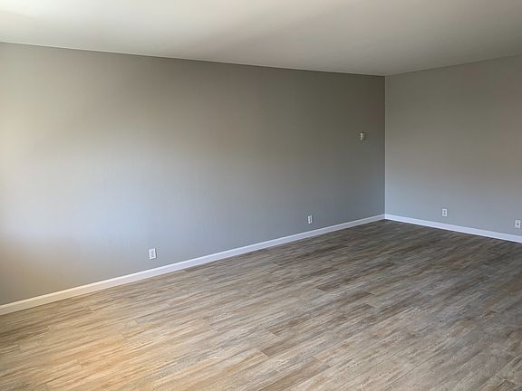 2nd image of 978 Keltner Ave APT 3