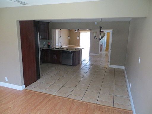 4th image of 1432 W Sussex Way