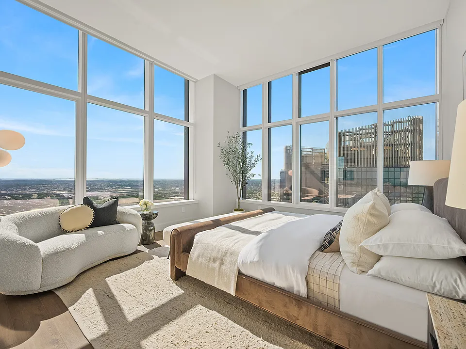 23-15 44th Dr #Penthouse 3B