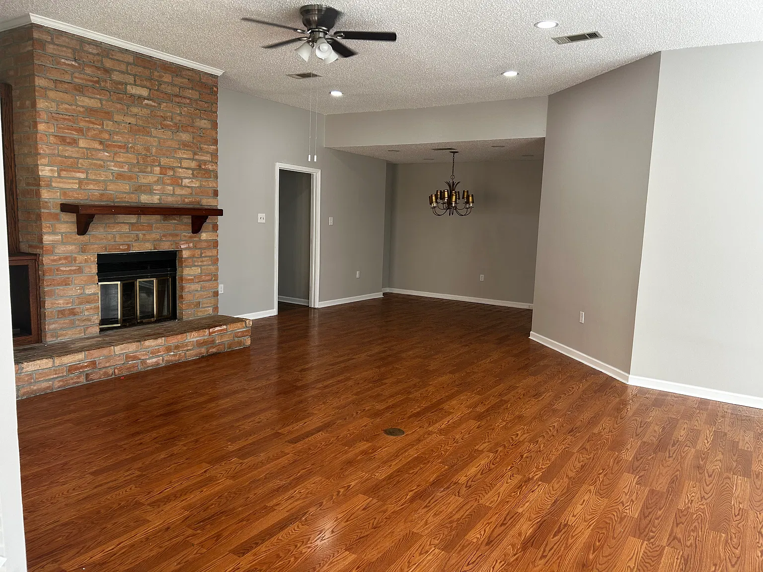 3 bed, 1900 sqft, $1,950 — Photo 2