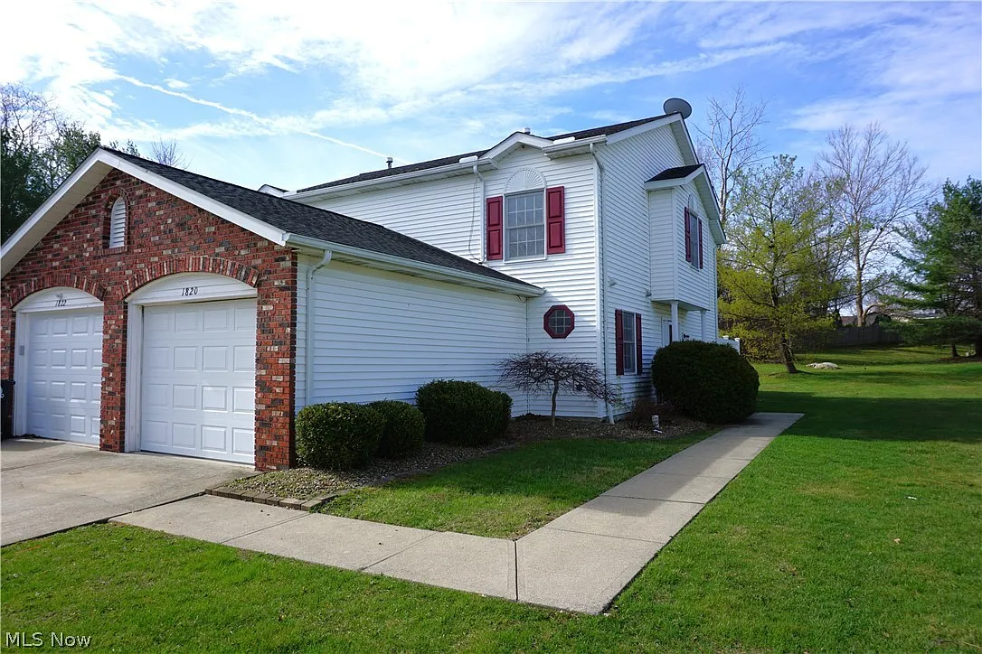 1820 Meadowland Dr photo 1