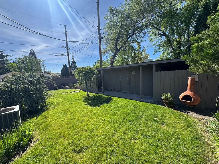 255 Circle Dr — Photo 25