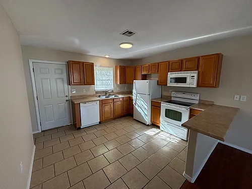 129 E Ella St #129 Photo 1