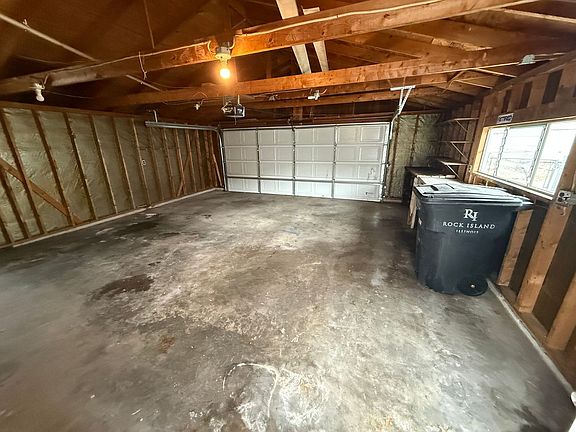 3rd image of 932 42nd Ave