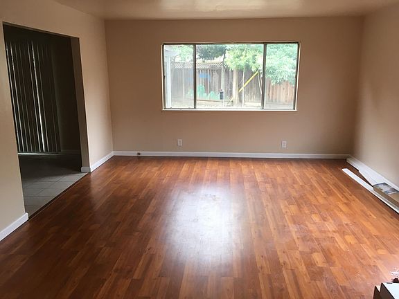 5th image of 3860 Barker Dr APT 1