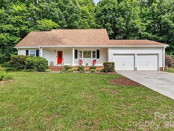 2nd image of 1303 Wildwood Dr