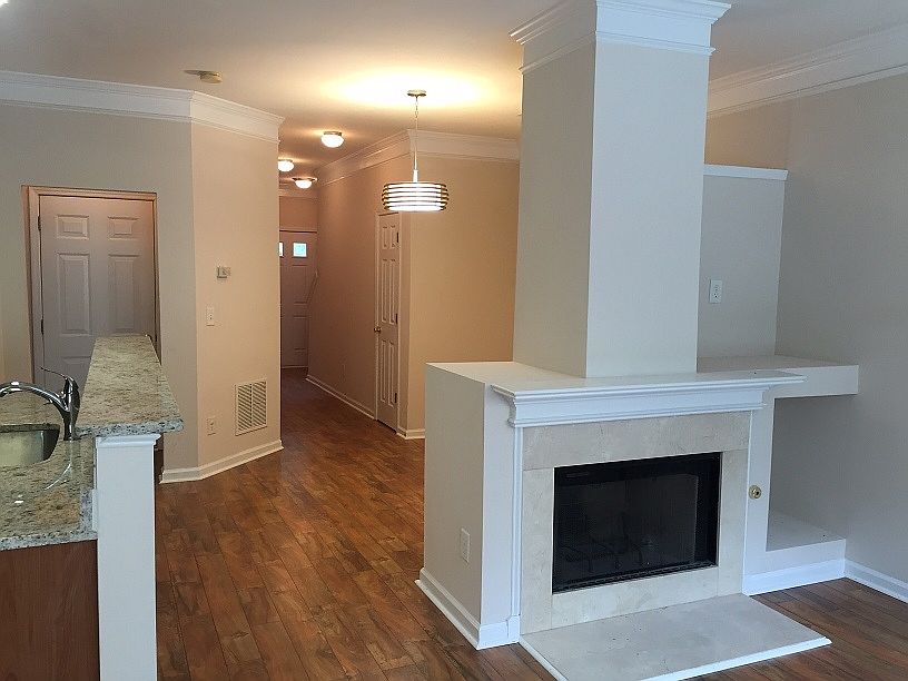 1st image of 917 Abbey Park Way