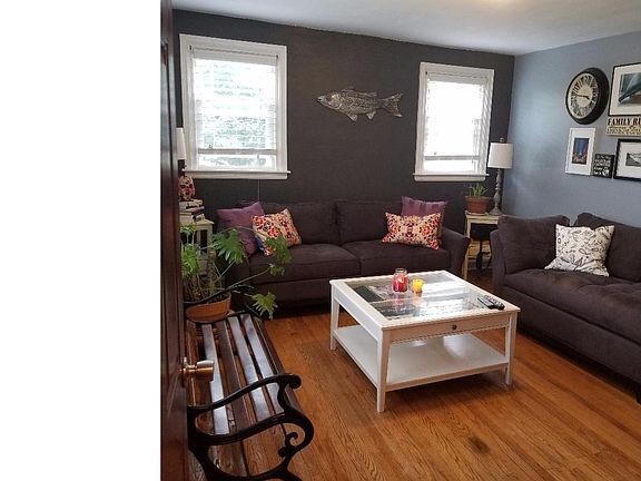 2nd image of 1841 Oakmont St