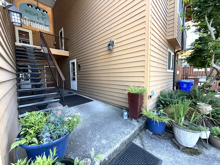 1732 SE Insley St #1732 — Photo 2