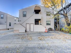 RR729 - 325 S Virginia Street, 4