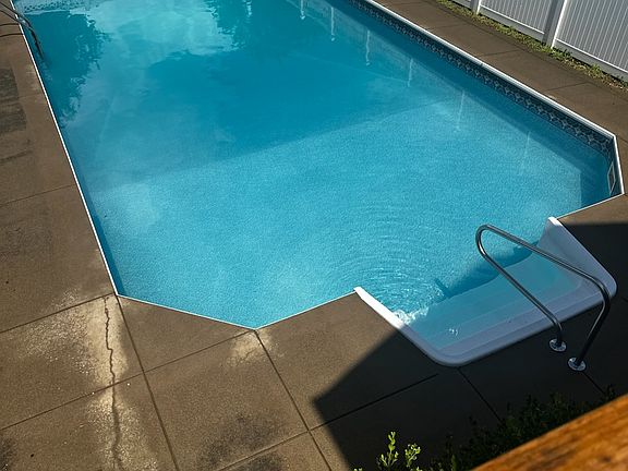 3rd image of 139 Weymouth Ct