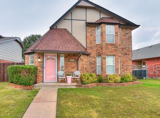 2127 Briarcliff Dr, Moore, OK 73170