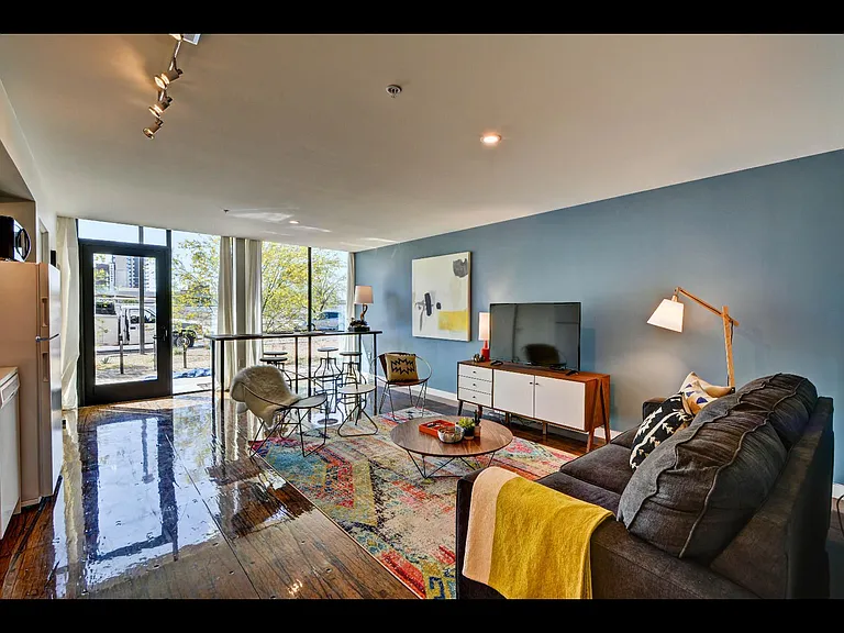 206 E Portland St — Photo 5