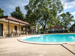 705 W 65th St APT 2, Westmont, IL 60559