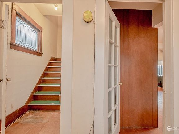 3rd image of 4127 Yakima Avenue