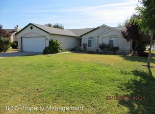 14272 W B St, Kerman, CA 93630