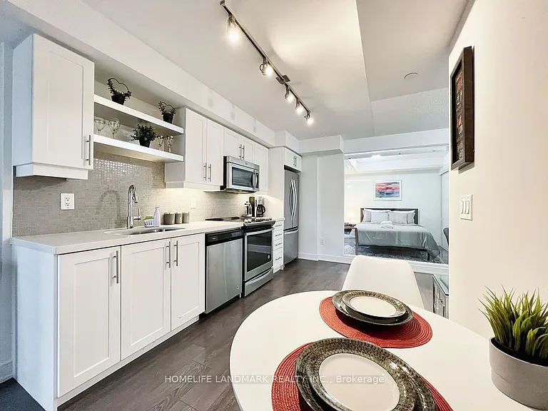 525 Adelaide St W #1620 — Photo 32