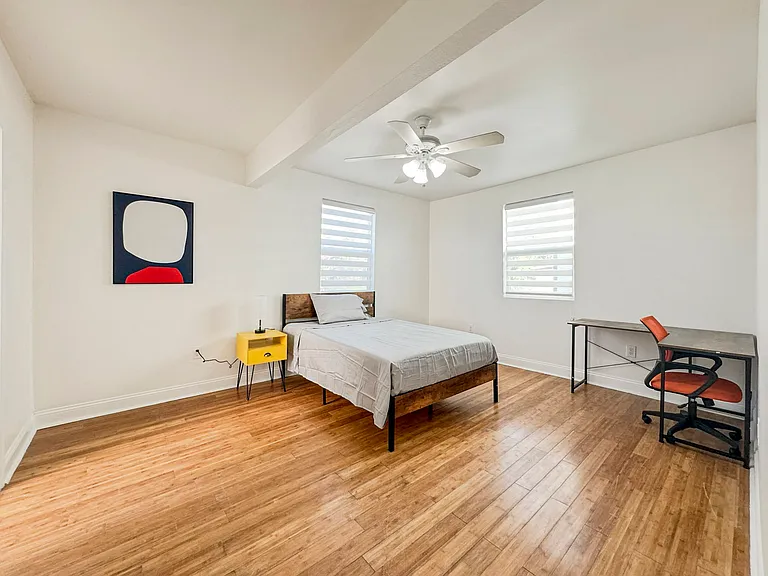 Large room with private Bathroom Room 40