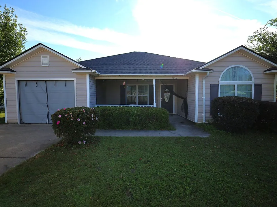 3655 Linden Cir