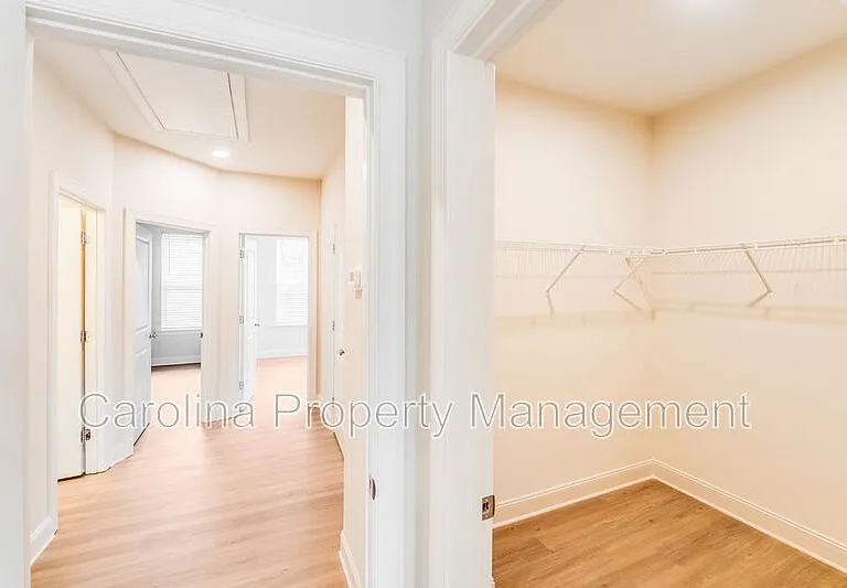 645 Brookwood St #B — Photo 24