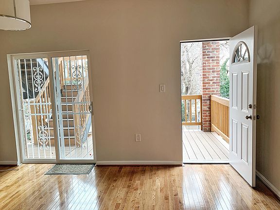 Living room to outside deck