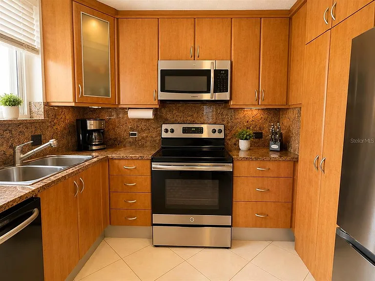 1035 Ashford Ave #802 — Photo 3