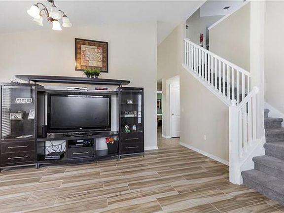 5th image of 1093 Hacienda Cir