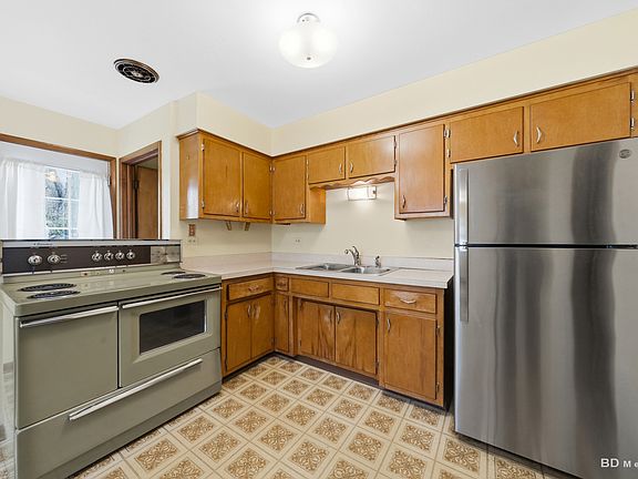 5th image of 15742 Le Claire Ave