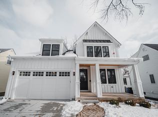 381 Grandview Ave, Glen Ellyn, IL 60137