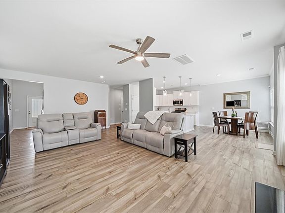 3rd image of 208 Grassy Creek Way