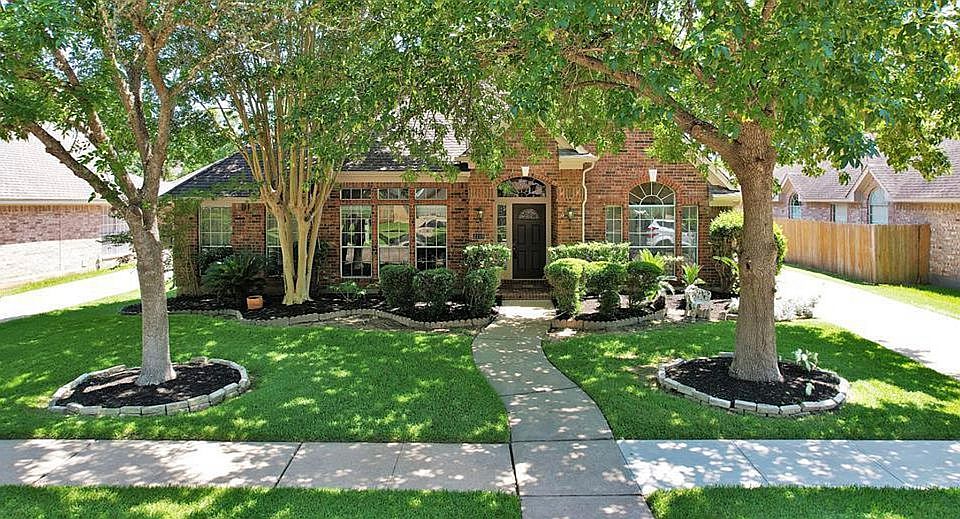 1st image of 2119 Meadow Park Cir