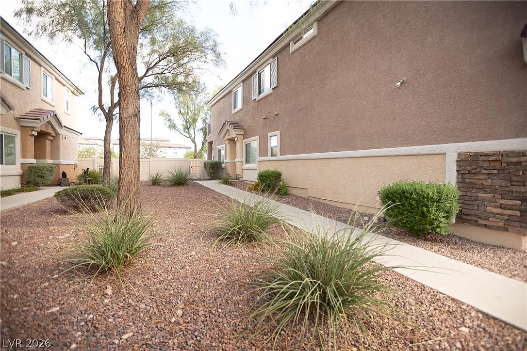 3 bed, 2.5 bath, 1625 sqft, $1,750 — Photo 3