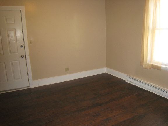5th image of 653 N Main St APT 3