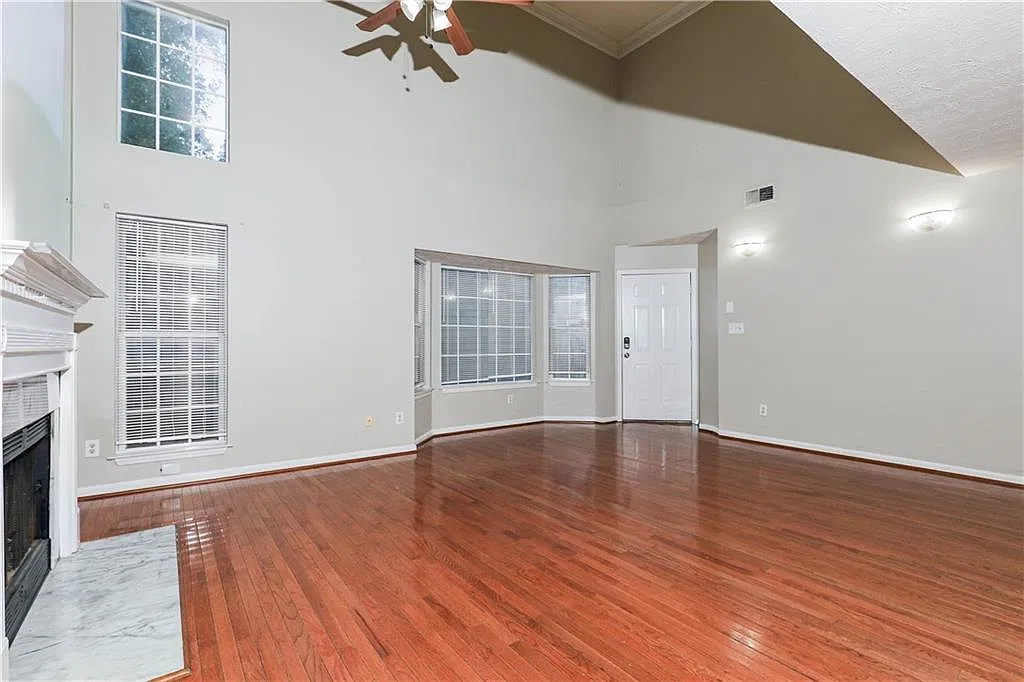 3 bed, 2.0 bath, 1618 sqft, $1,900 — Photo 4