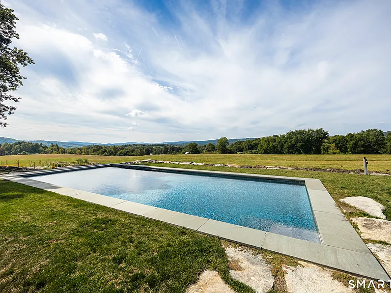 121 Quaker Hill Rd — Photo 3