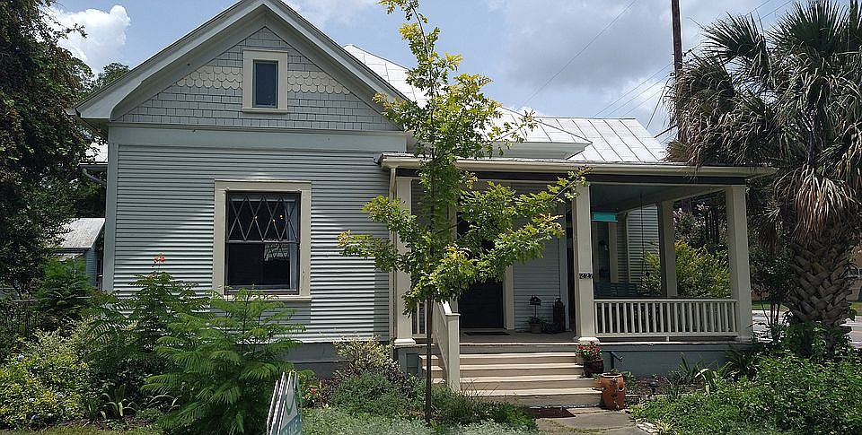 1st image of 227 Daniel St