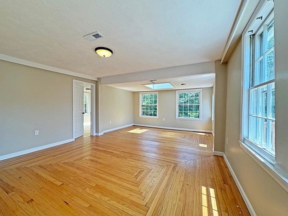 3rd image of 191-195 Weston St #191