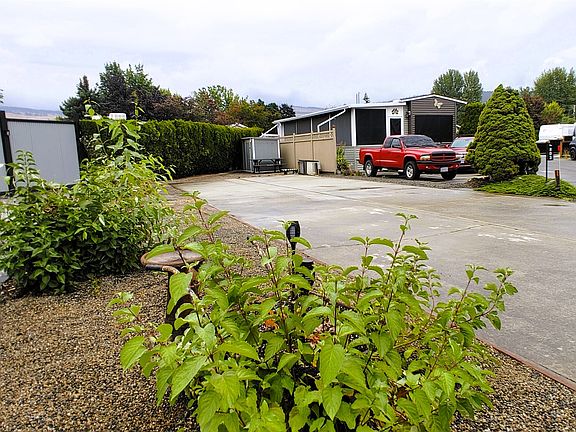 5th image of 415 Commonwealth Rd #803